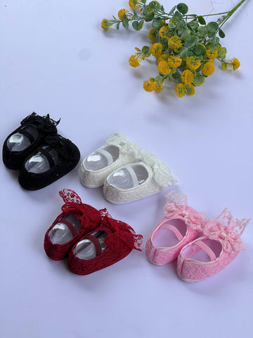 Lace bow baby flats.