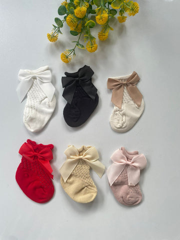 Ankle length bow socks