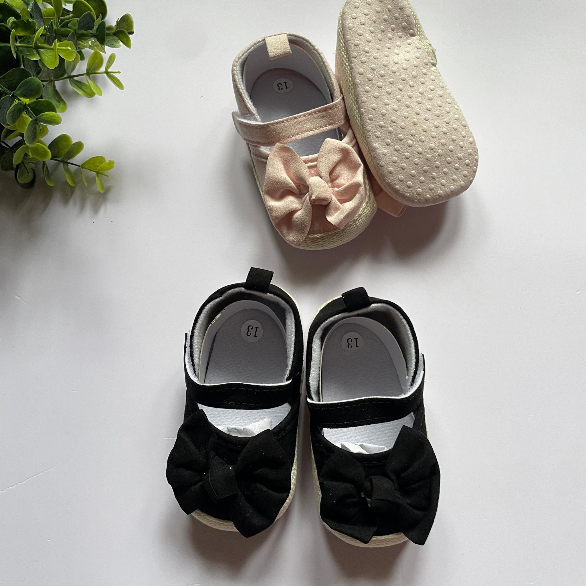 Sweet bow crib shoes