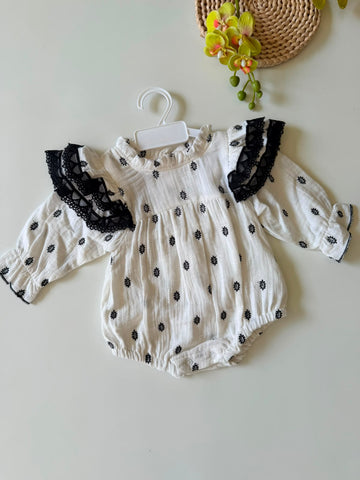 Noir lace bubble