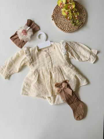 Ivory cottage flutter set