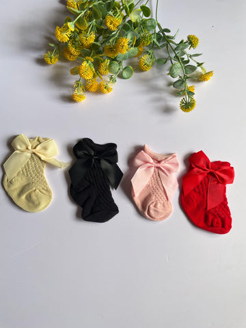 Ankle length bow socks